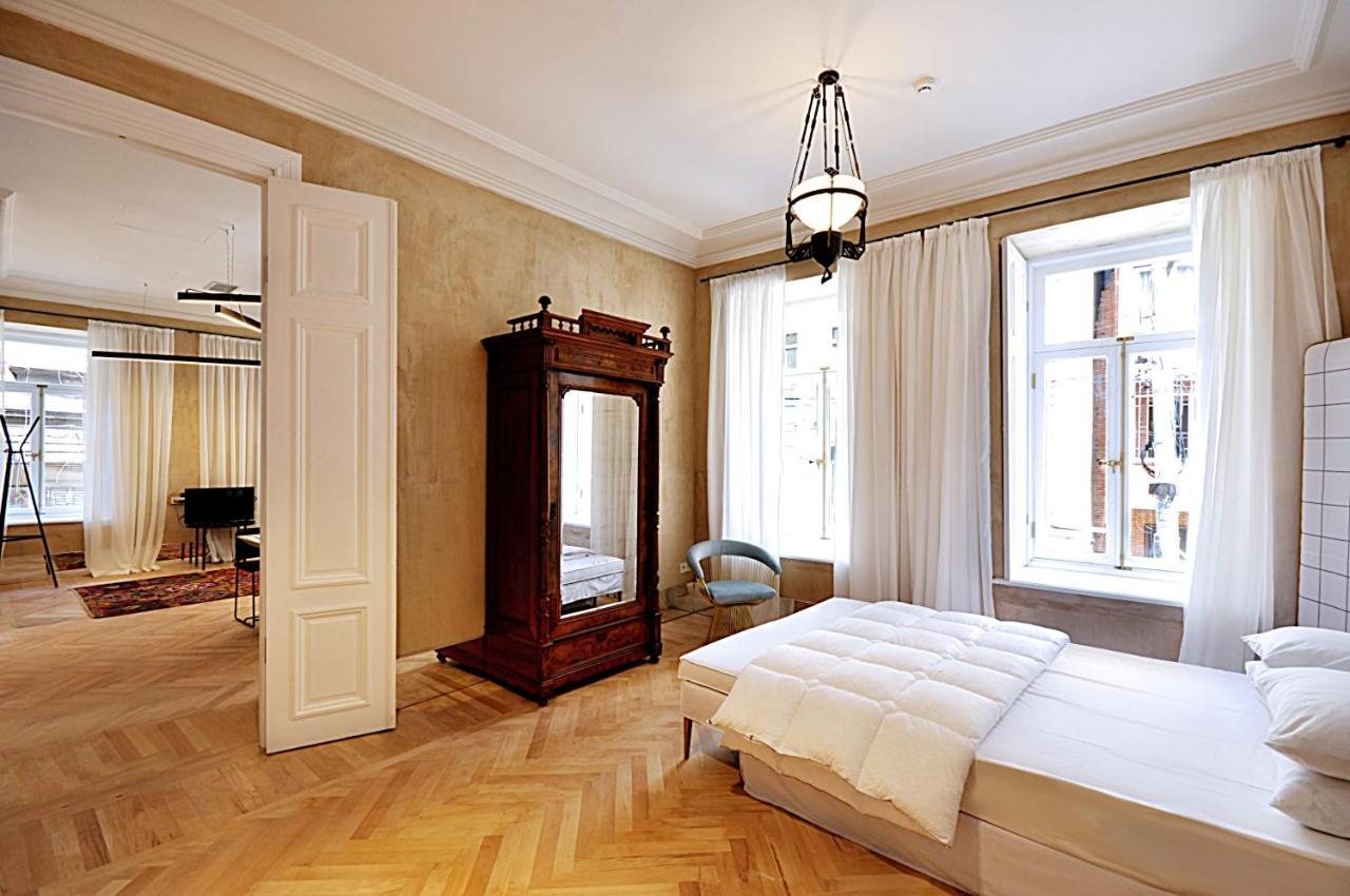 The 10 Tbilisi Exterior photo