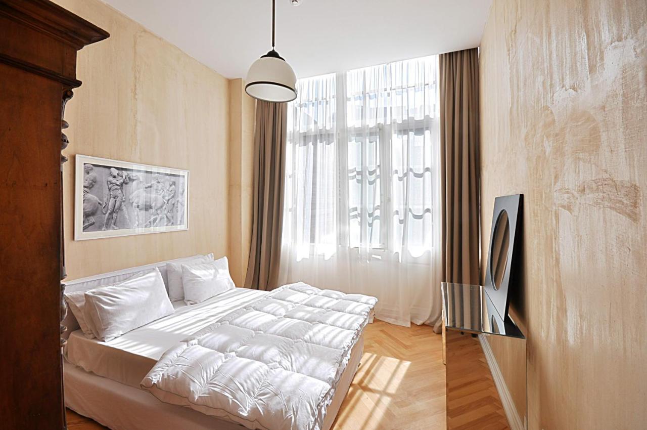 The 10 Tbilisi Exterior photo